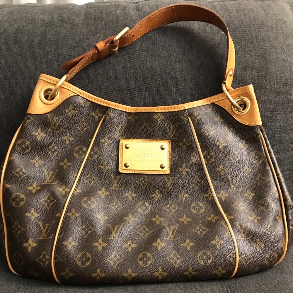 •Louis Vuitton Handbag•